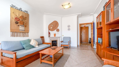 Bright & Cozy 1 BDR Flat W/ Balcony