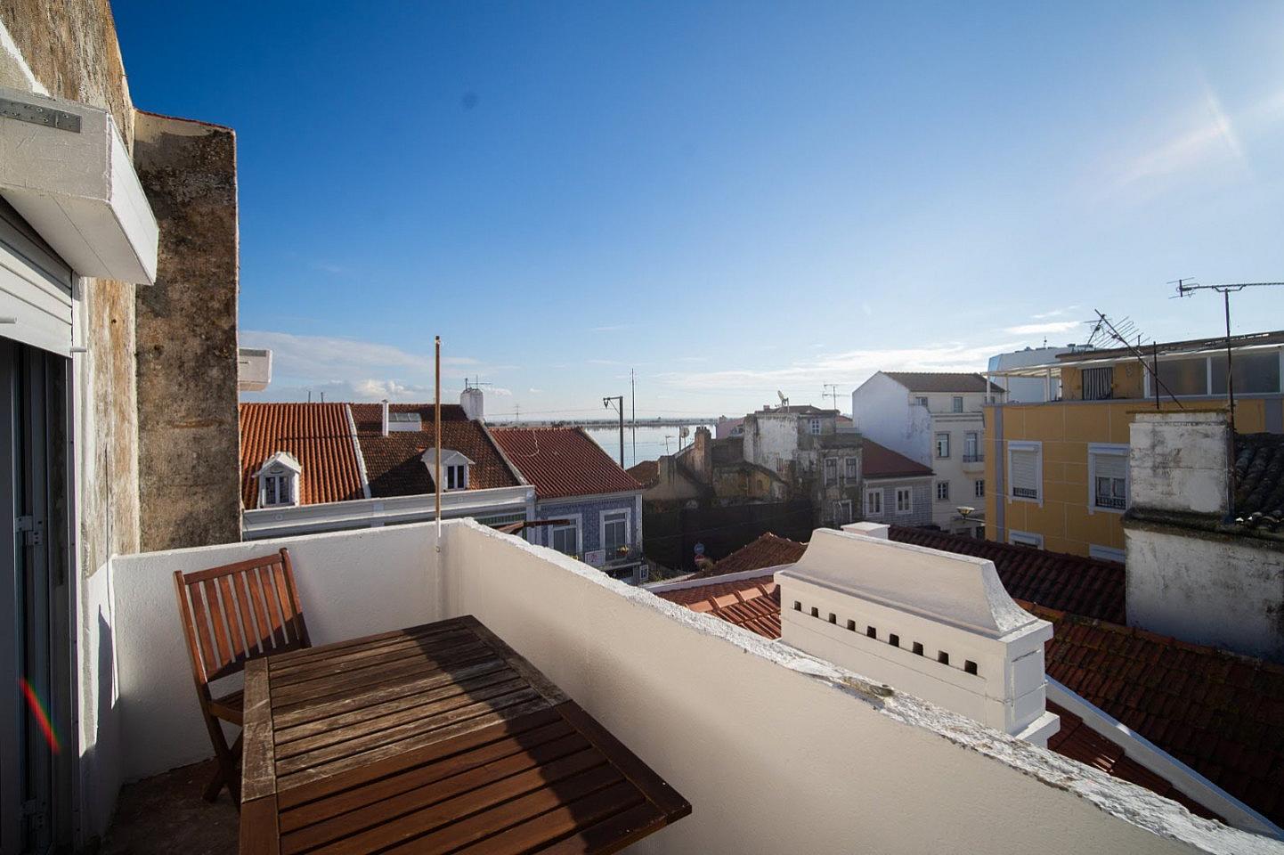 Private - Full Apartment - Authentic Coliving Experience in Artistic Vila Franca de Xira - Gallery - 24