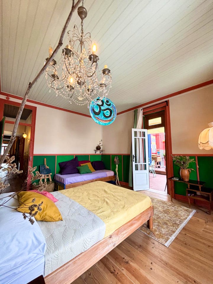 Private Large Room - Authentic Coliving Experience in Artistic Vila Franca de Xira - Gallery - 1