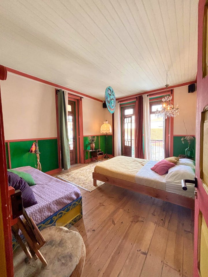 Private Large Room - Authentic Coliving Experience in Artistic Vila Franca de Xira - Gallery - 3