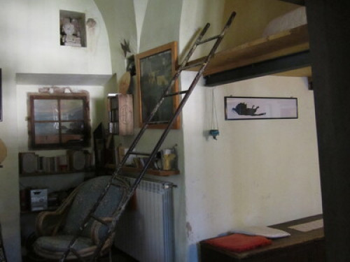 appartamento affrescato in campagna