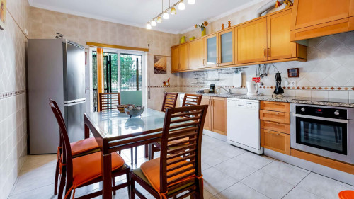 Spacious 2 BDR Apartment W/ Patio