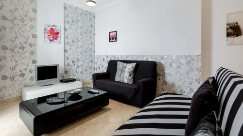 Spacious 2 BDR Apartment W/ Patio