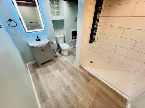 Spacious Bedroom w/ relaxing view nearby Jerry McClatchey Field