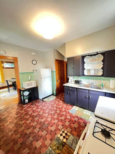 Spacious Bedroom w/ relaxing view nearby Jerry McClatchey Field