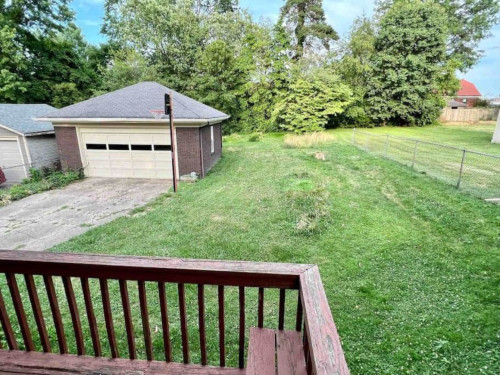 Spacious Bedroom w/ relaxing view nearby Jerry McClatchey Field