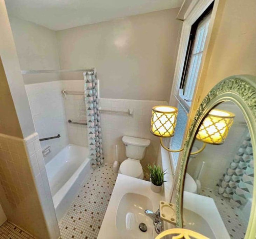 Spacious Bedroom w/ relaxing view nearby Jerry McClatchey Field