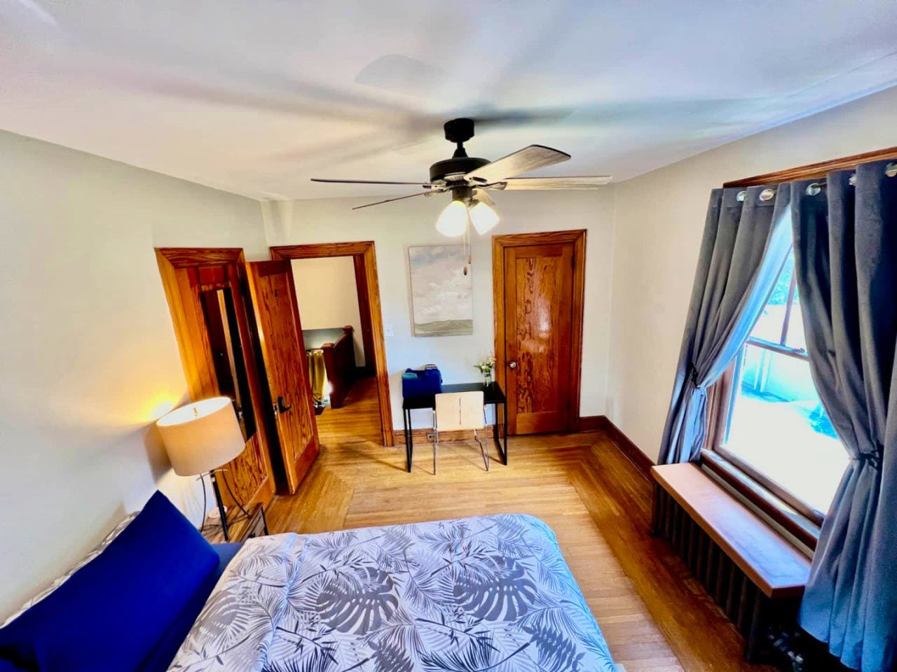 Southern Charm Private Queen Bedroom Suite 2 - Spacious Bedroom w/ relaxing view nearby Jerry McClatchey Field House - Gallery - 18