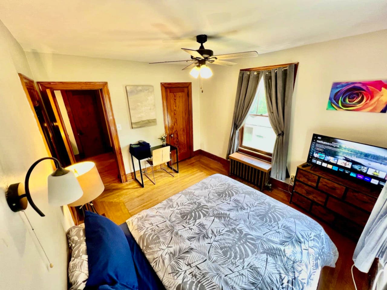 Southern Charm Private Queen Bedroom Suite 2 - Spacious Bedroom w/ relaxing view nearby Jerry McClatchey Field House - Gallery - 19