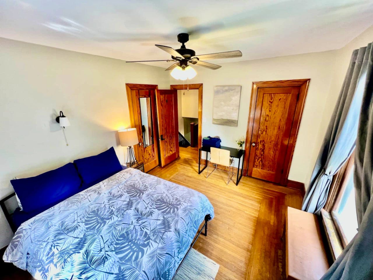 Southern Charm Private Queen Bedroom Suite 2 - Spacious Bedroom w/ relaxing view nearby Jerry McClatchey Field House - Gallery - 17