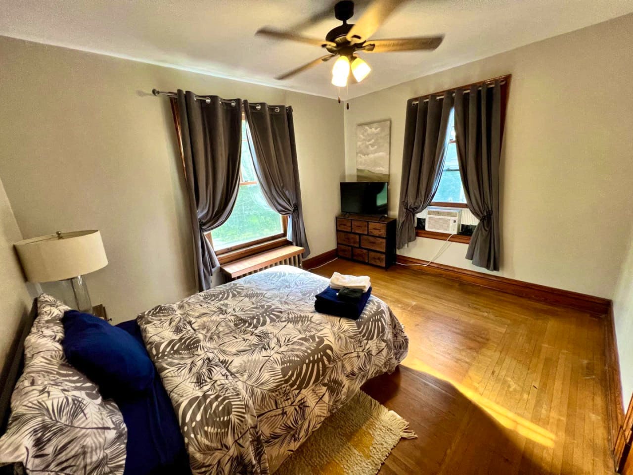 Southern Charm Private Full Bedroom Suite 3 - Spacious Bedroom w/ relaxing view nearby Jerry McClatchey Field House - Gallery - 21