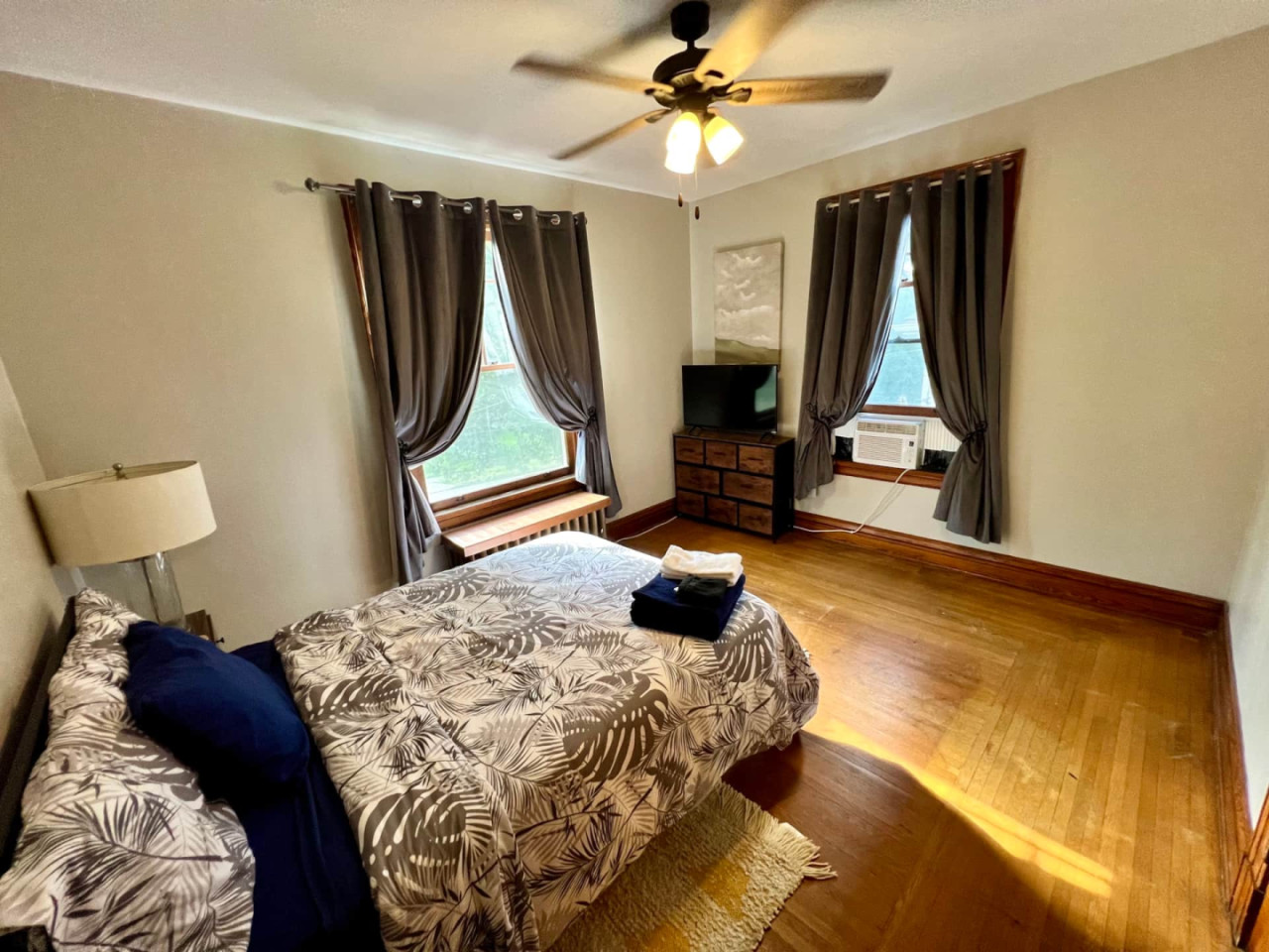 Southern Charm Private Full Bedroom Suite 3 - Spacious Bedroom w/ relaxing view nearby Jerry McClatchey Field House - Gallery - 16