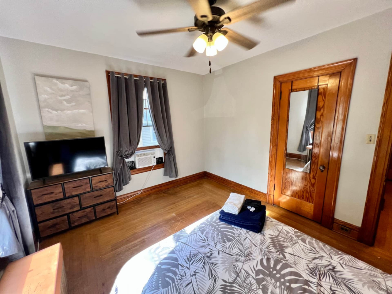 Southern Charm Private Full Bedroom Suite 3 - Spacious Bedroom w/ relaxing view nearby Jerry McClatchey Field House - Gallery - 15