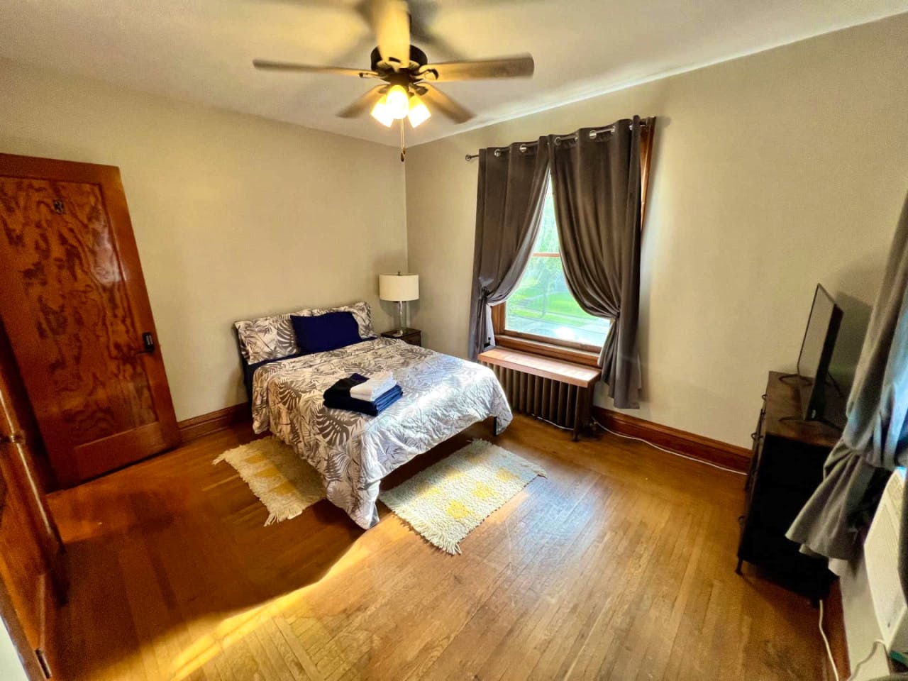 Southern Charm Private Full Bedroom Suite 3 - Spacious Bedroom w/ relaxing view nearby Jerry McClatchey Field House - Gallery - 22
