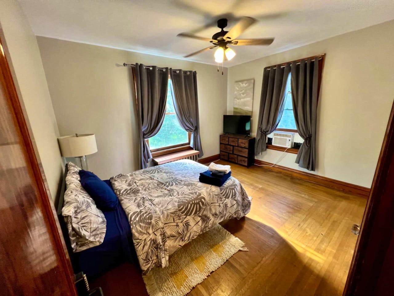 Southern Charm Private Full Bedroom Suite 3 - Spacious Bedroom w/ relaxing view nearby Jerry McClatchey Field House - Gallery - 18
