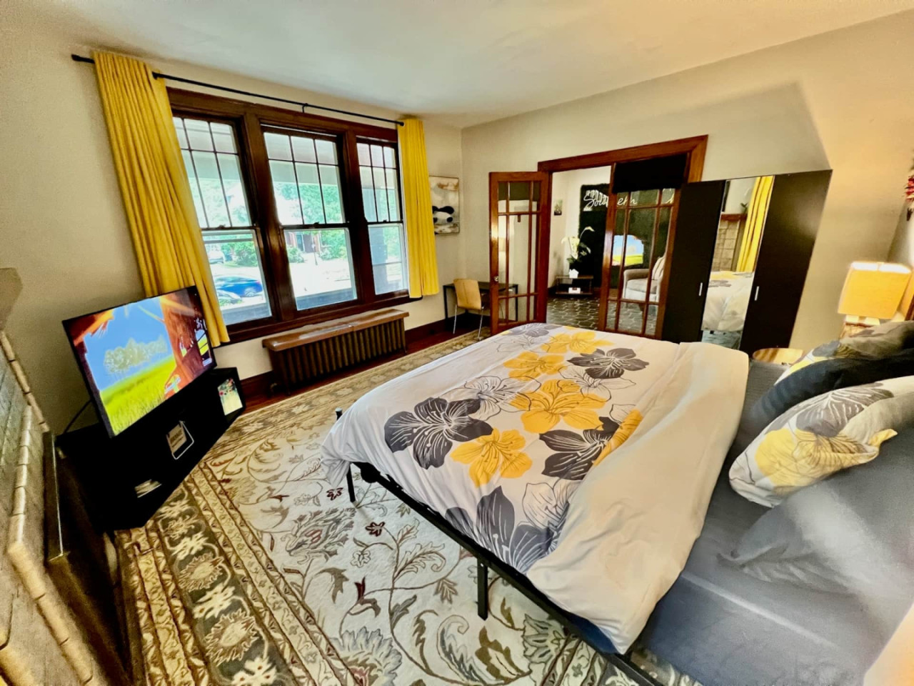 Southern Charm Private King Bedroom Suite 4 - Spacious Bedroom w/ relaxing view nearby Jerry McClatchey Field House - Gallery - 13