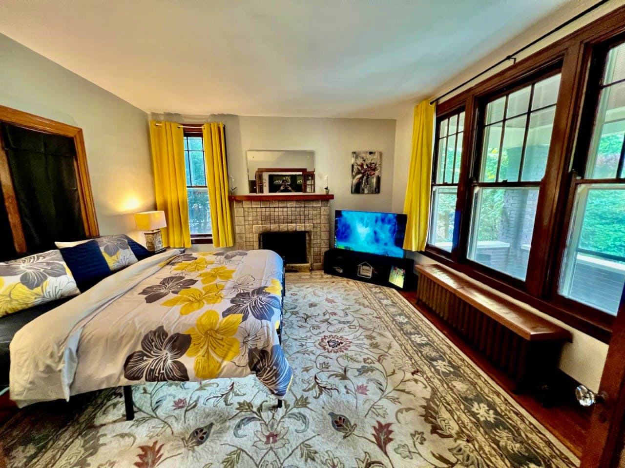 Southern Charm Private King Bedroom Suite 4 - Spacious Bedroom w/ relaxing view nearby Jerry McClatchey Field House - Gallery - 20