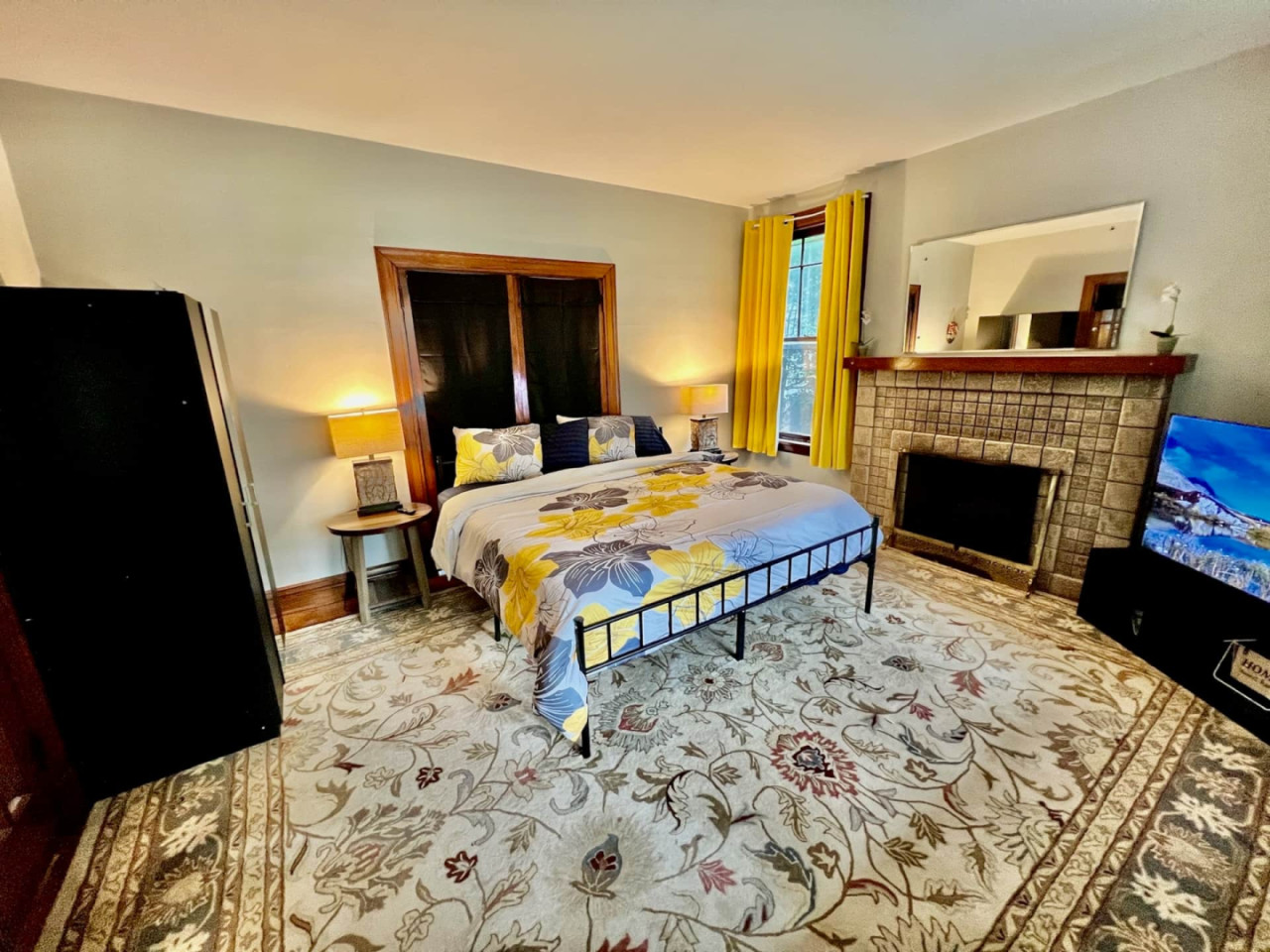 Southern Charm Private King Bedroom Suite 4 - Spacious Bedroom w/ relaxing view nearby Jerry McClatchey Field House - Gallery - 15