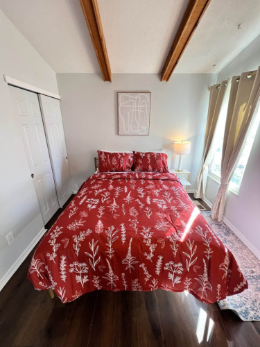 Chic House W/ Modern Amenities about 3-4 Miles near Guardian Angels Cemetery