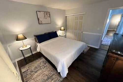 Chic House W/ Modern Amenities about 3-4 Miles near Guardian Angels Cemetery