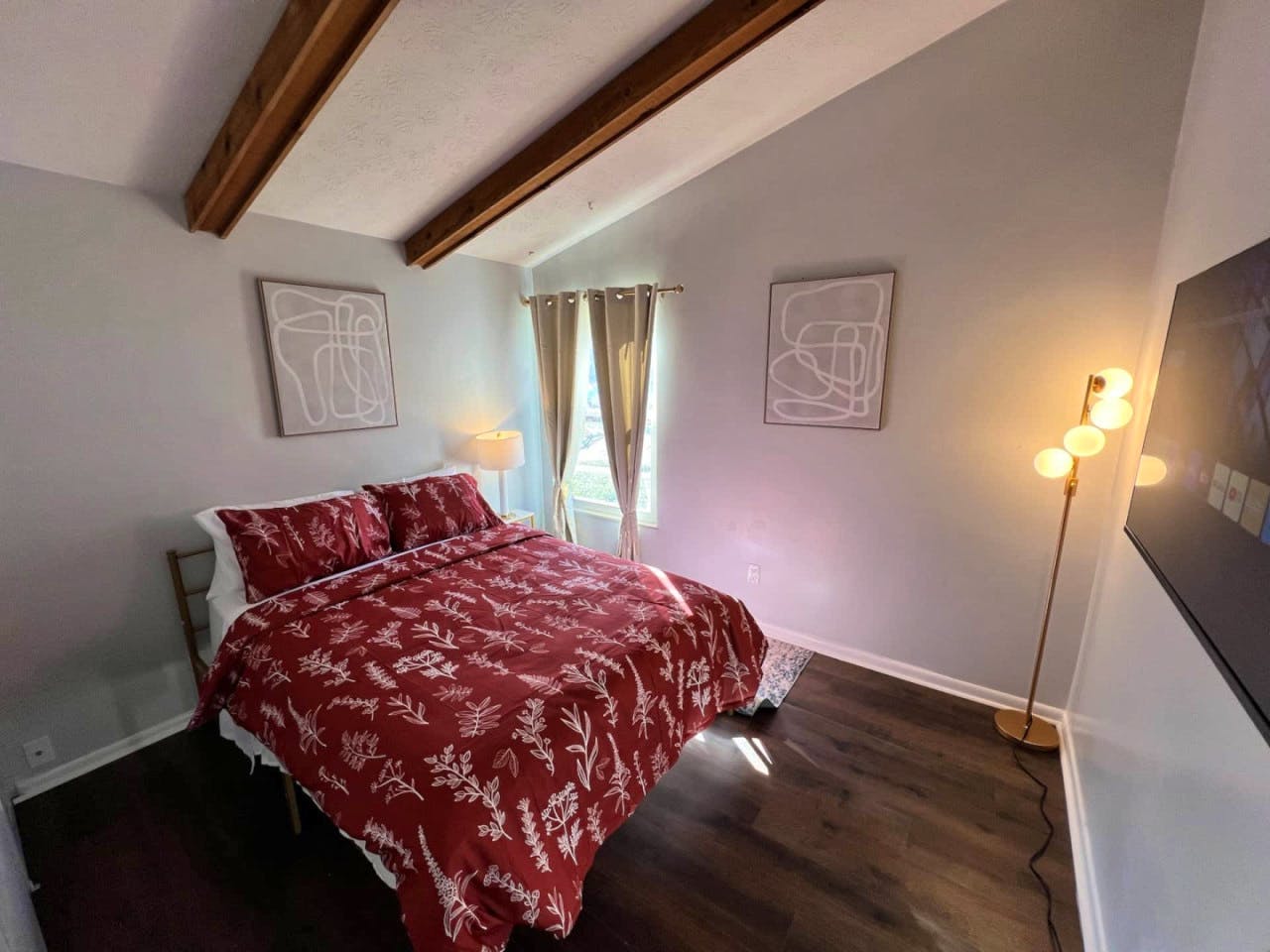 Serene Suburban Queen Suite 1 - Chic W/ Modern Amenities about 3-4 Miles near Guardian Angels Cemetery House - Gallery - 3