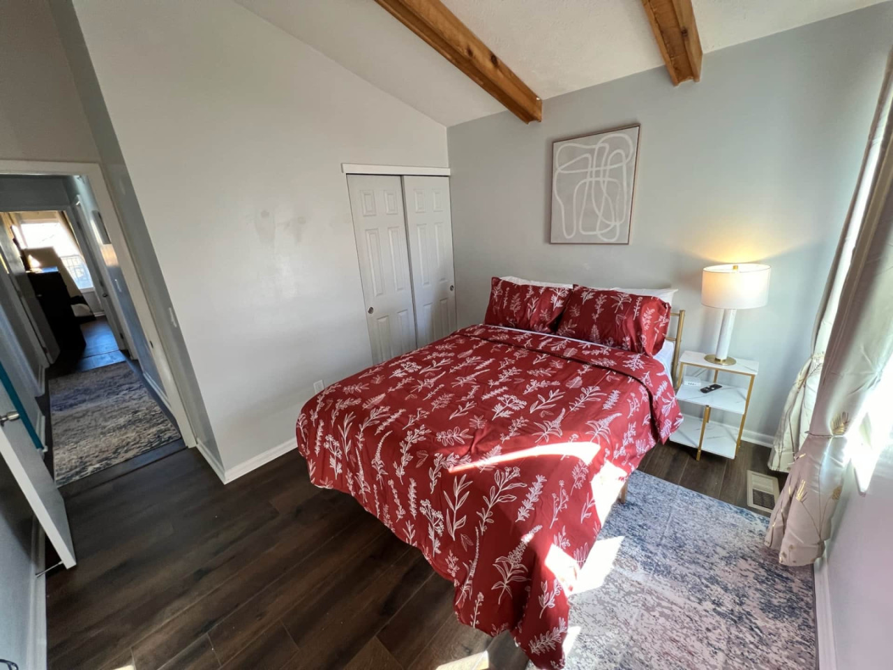 Serene Suburban Queen Suite 1 - Chic W/ Modern Amenities about 3-4 Miles near Guardian Angels Cemetery House - Gallery - 4