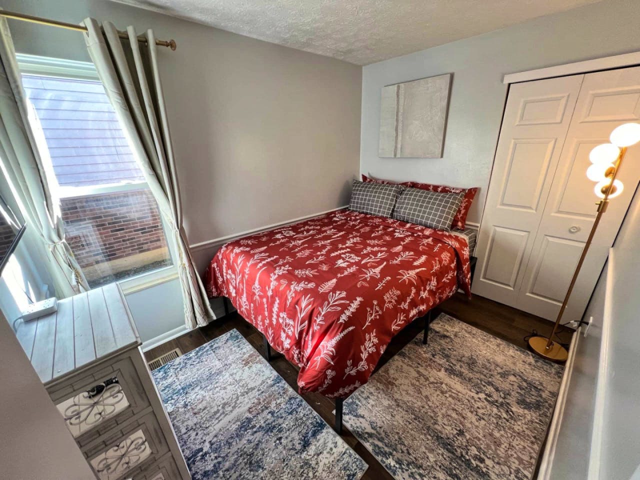 Serene Suburban Queen Suite 2 - Chic W/ Modern Amenities about 3-4 Miles near Guardian Angels Cemetery House - Gallery - 9