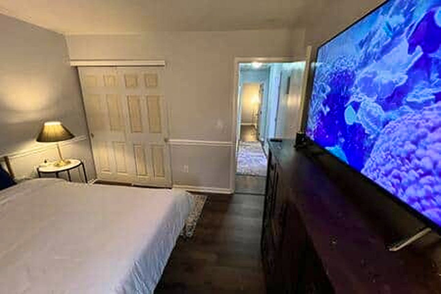 Serene Suburban Queen Suite 3 - Chic W/ Modern Amenities about 3-4 Miles near Guardian Angels Cemetery House - Gallery - 4