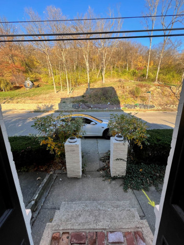 Spacious Bedroom w/ relaxing view nearby Whitton Container Service