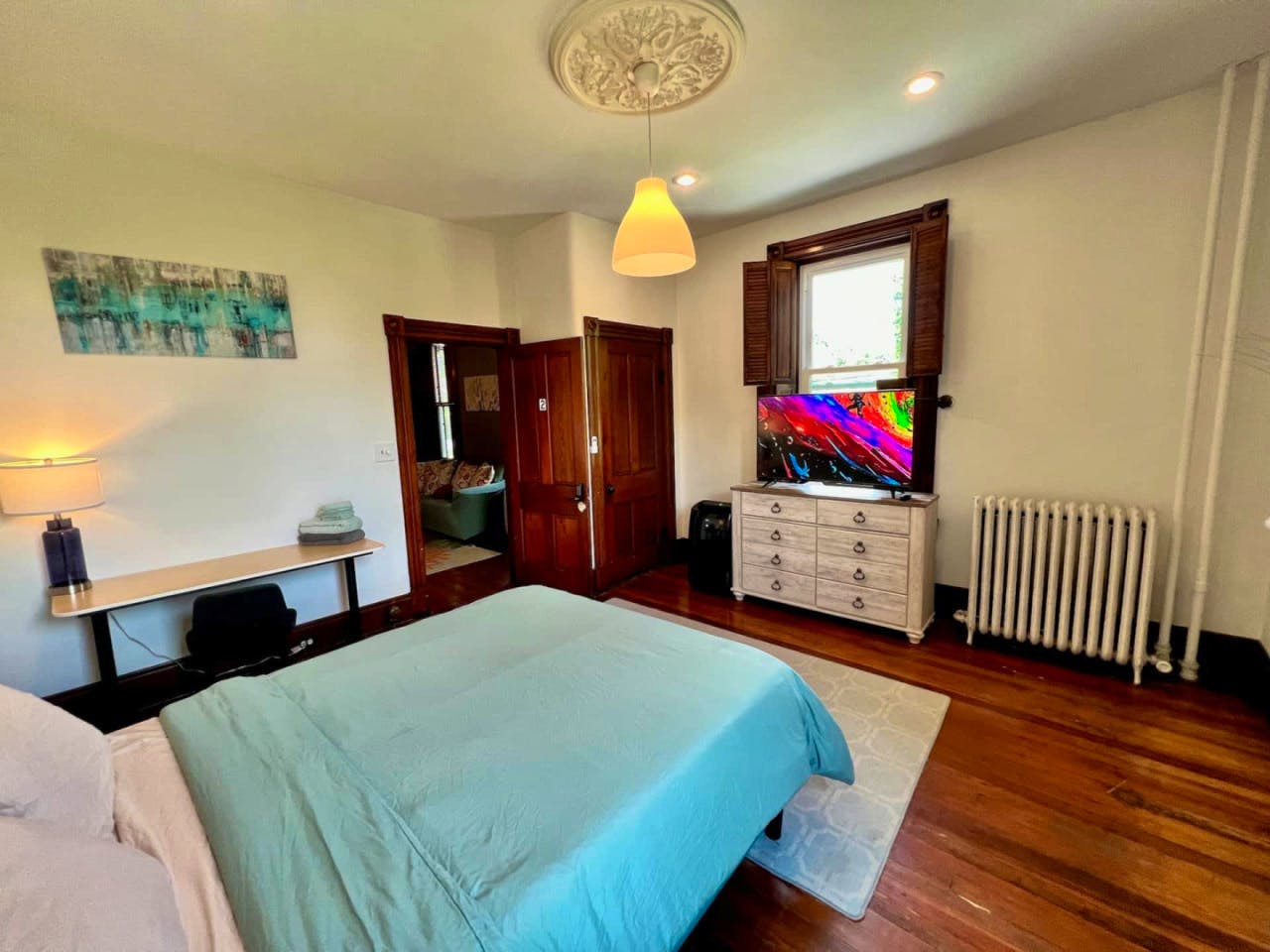  Private Bedroom Suite 2  -  Spacious Bedroom w/ relaxing view nearby Whitton Container Service  - Gallery -  1