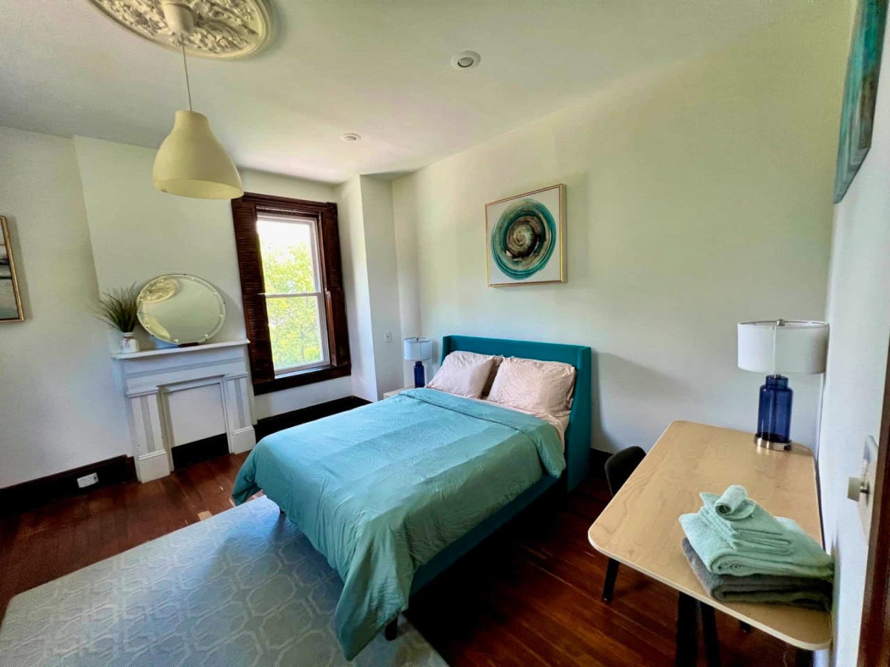  Private Bedroom Suite 2  -  Spacious Bedroom w/ relaxing view nearby Whitton Container Service  - Gallery -  2