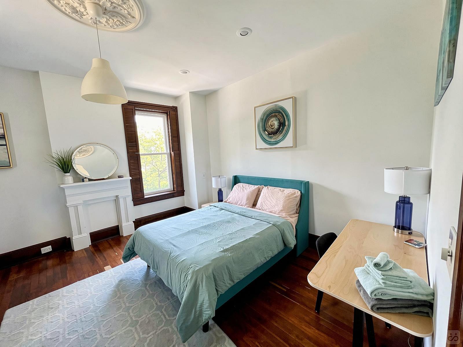  Private Bedroom Suite 2  -  Spacious Bedroom w/ relaxing view nearby Whitton Container Service  - Gallery -  9