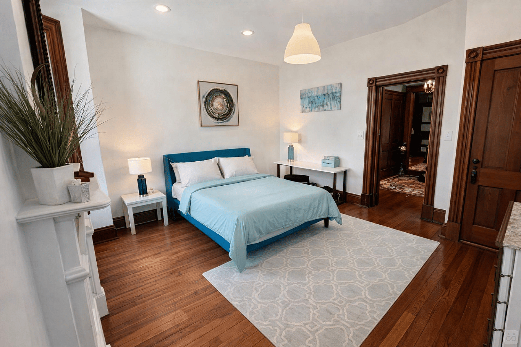  Private Bedroom Suite 2  -  Spacious Bedroom w/ relaxing view nearby Whitton Container Service  - Gallery -  10