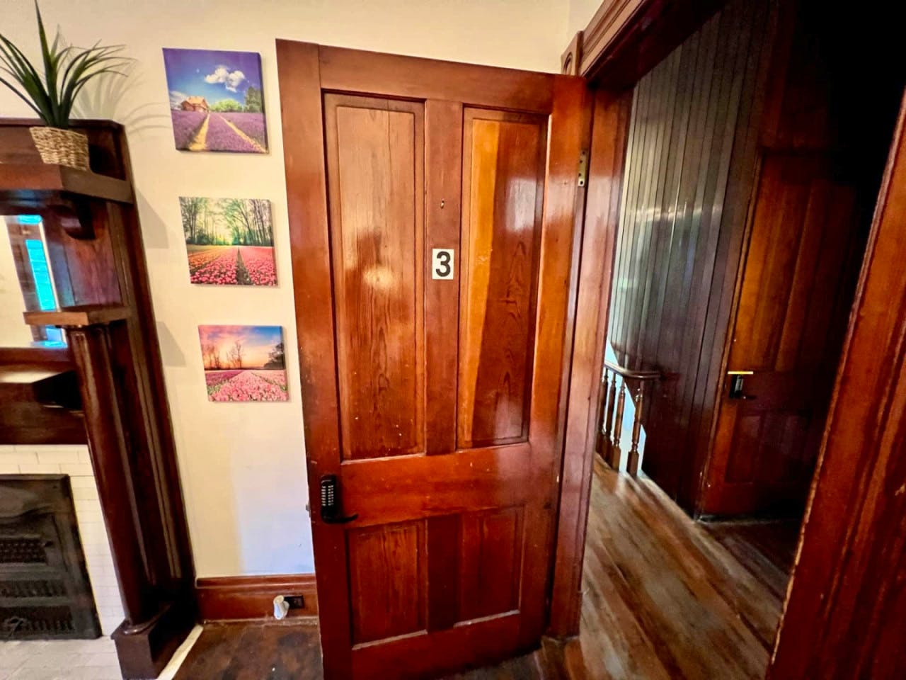 Private Bedroom Suite 3  -  Spacious Bedroom w/ relaxing view nearby Whitton Container Service  - Gallery -  22