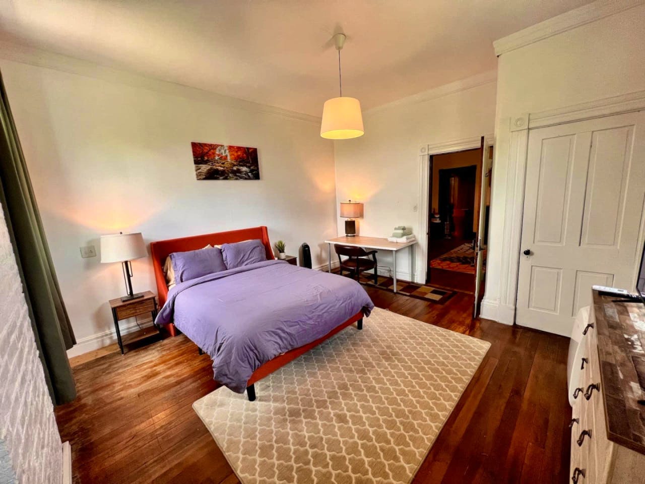 Private Bedroom Suite 4  -  Spacious Bedroom w/ relaxing view nearby Whitton Container Service  - Gallery -  20