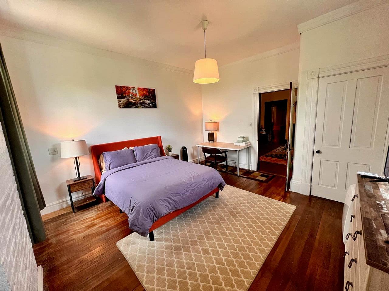  Private Bedroom Suite 4  -  Spacious Bedroom w/ relaxing view nearby Whitton Container Service  - Gallery -  9