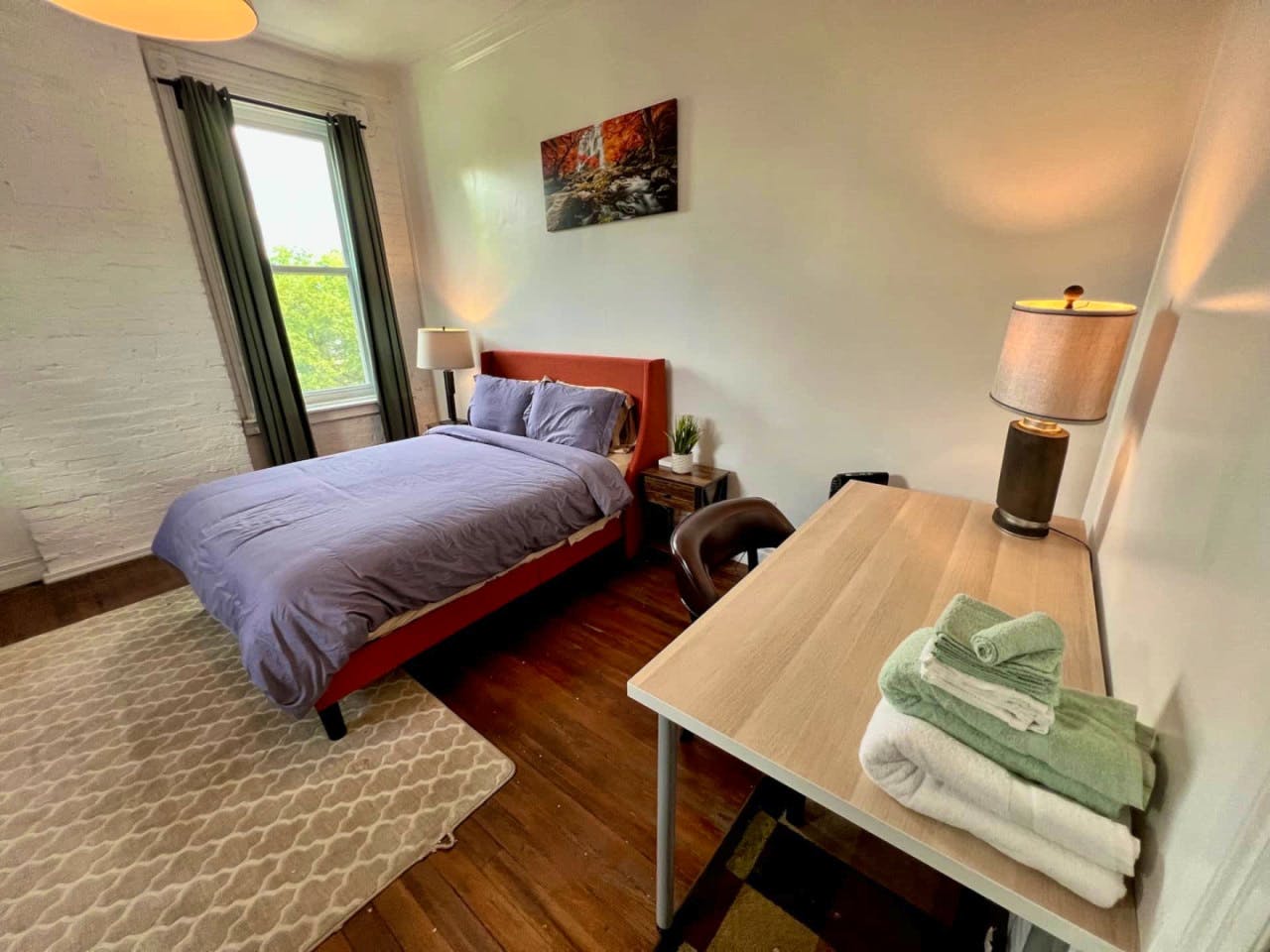  Private Bedroom Suite 4  -  Spacious Bedroom w/ relaxing view nearby Whitton Container Service  - Gallery -  18