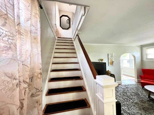 Stunning Beautiful House about 3.5 miles near Jerry McClatchey Field