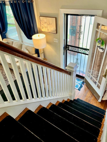 Stunning Beautiful House about 3.5 miles near Jerry McClatchey Field