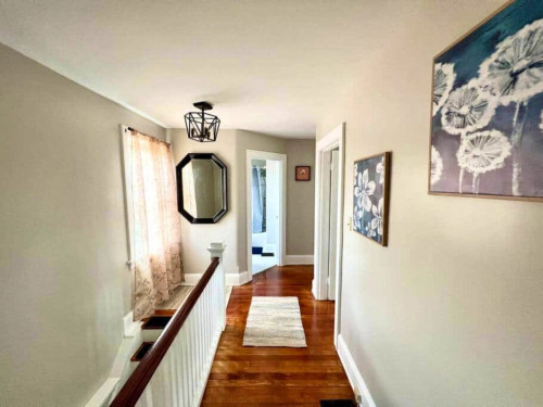 Stunning Beautiful House about 3.5 miles near Jerry McClatchey Field