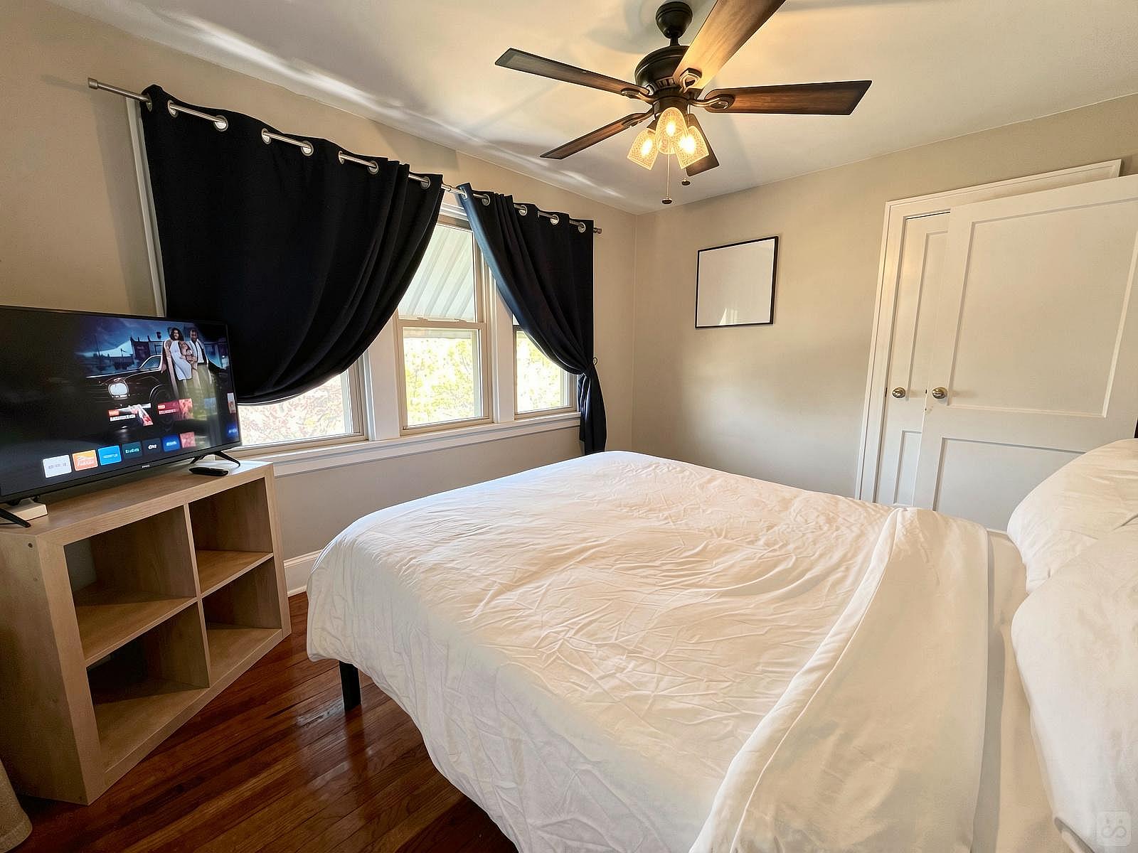  Private Bedroom Suite 1  -  Stunning Beautiful House about 3.5 miles near Jerry McClatchey Field  - Gallery -  15
