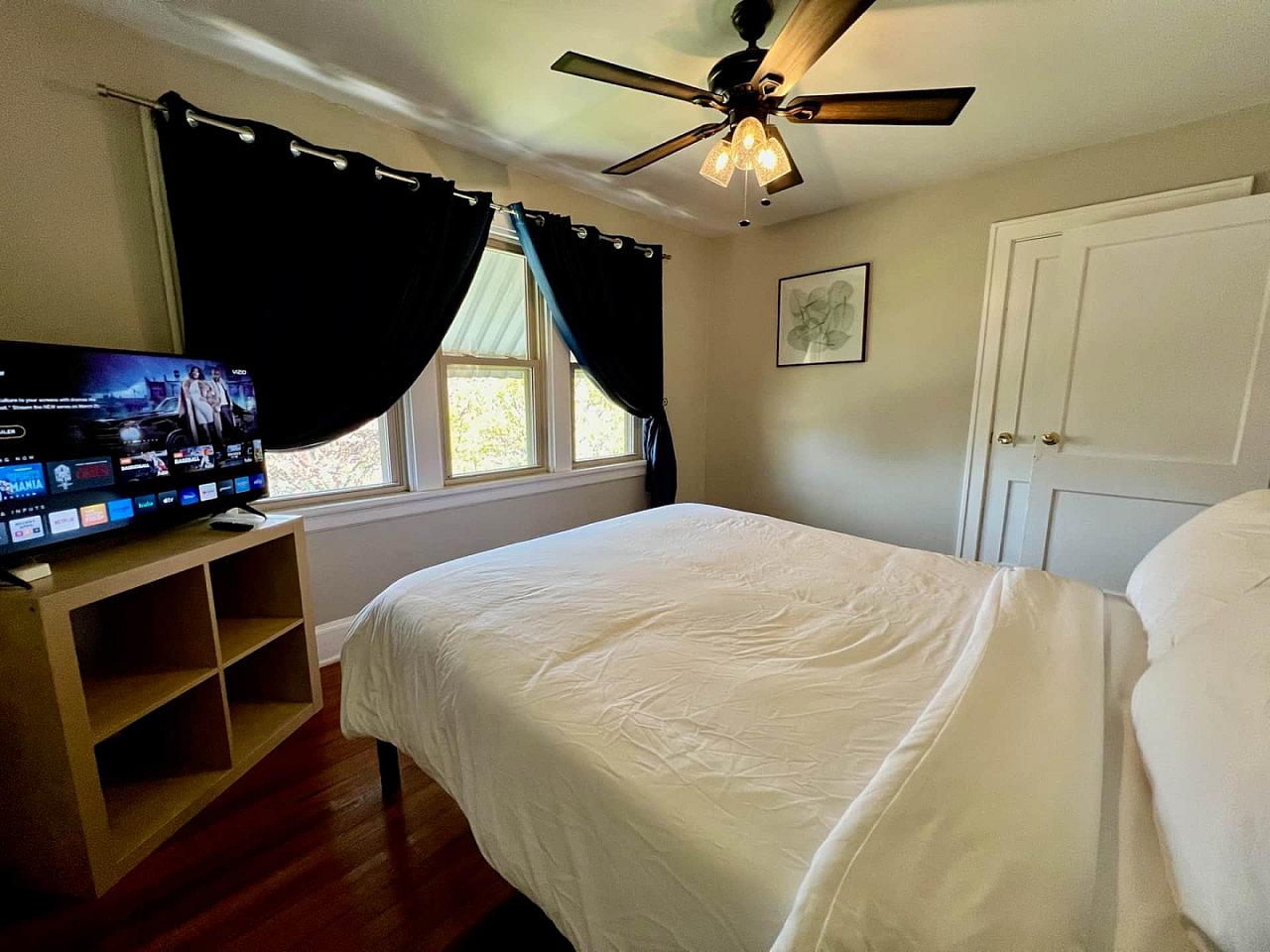  Private Bedroom Suite 1  -  Stunning Beautiful House about 3.5 miles near Jerry McClatchey Field  - Gallery -  1