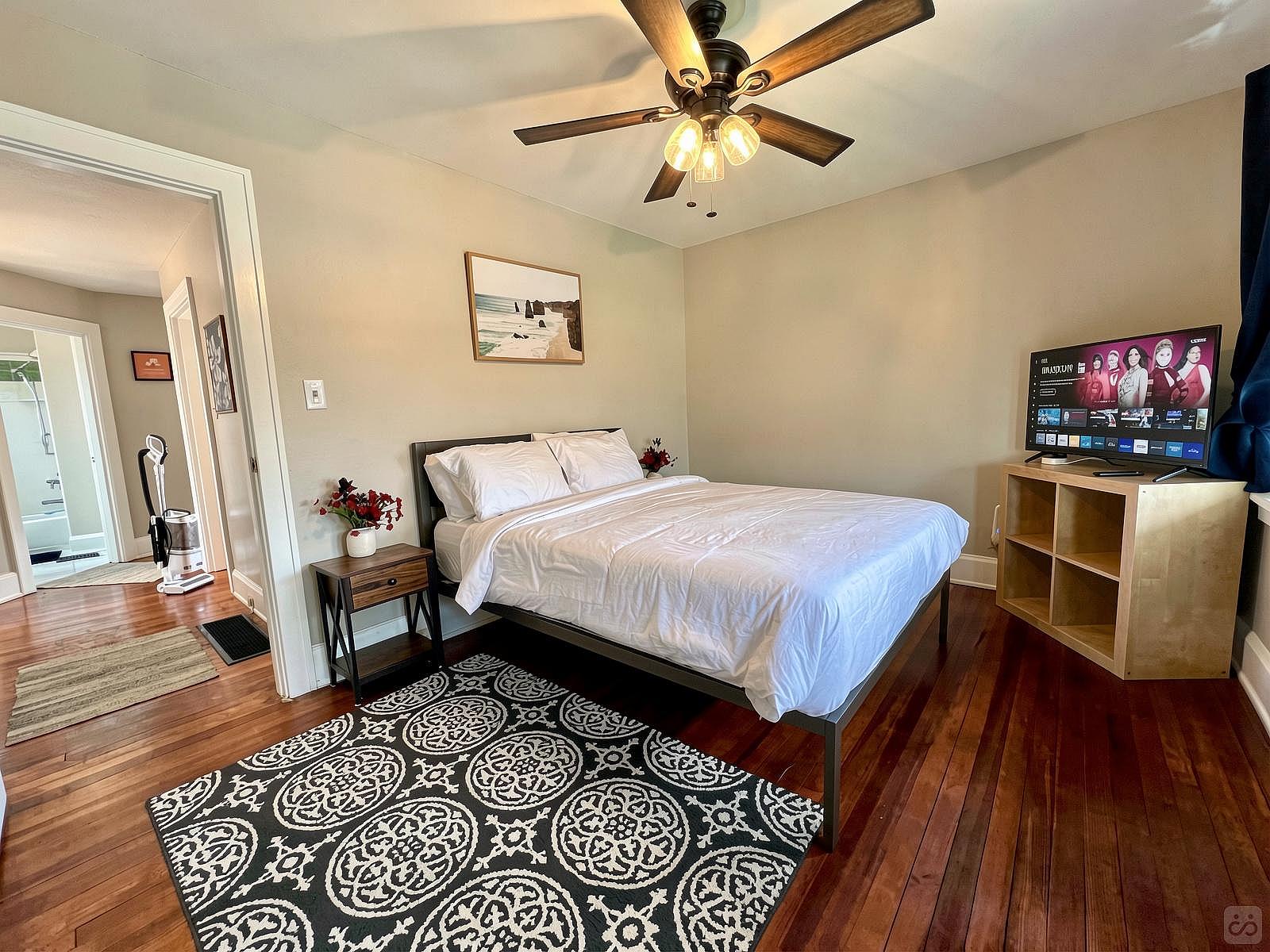  Private Bedroom Suite 1  -  Stunning Beautiful House about 3.5 miles near Jerry McClatchey Field  - Gallery -  13