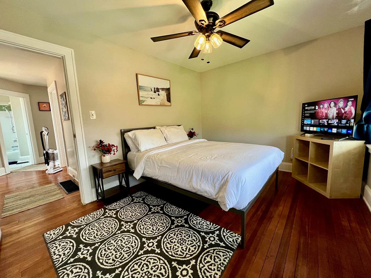  Private Bedroom Suite 1  -  Stunning Beautiful House about 3.5 miles near Jerry McClatchey Field  - Gallery -  10