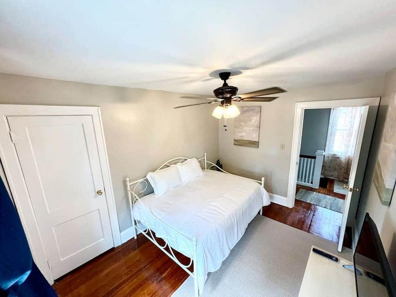  Private Bedroom Suite 2  -  Stunning Beautiful House about 3.5 miles near Jerry McClatchey Field  - Gallery -  8