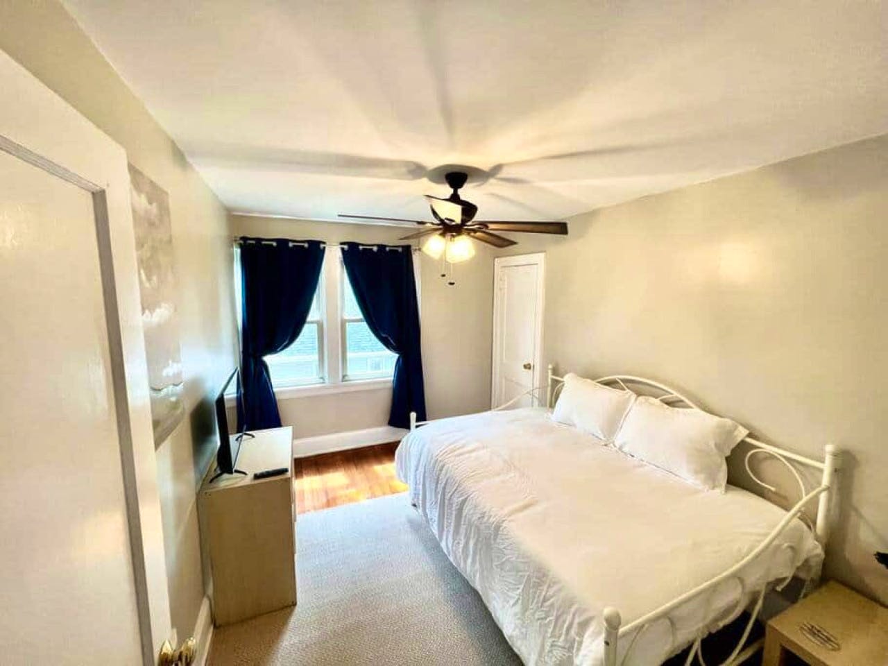  Private Bedroom Suite 2  -  Stunning Beautiful House about 3.5 miles near Jerry McClatchey Field  - Gallery -  9