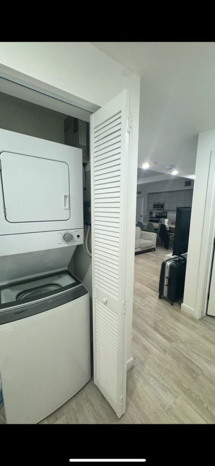  Furnished Ensuite In Shared 5 Bed 3 Bath  -  Relaxing & Quiet House nearby Calle Ocho Plaza Apartment  - Gallery -  14