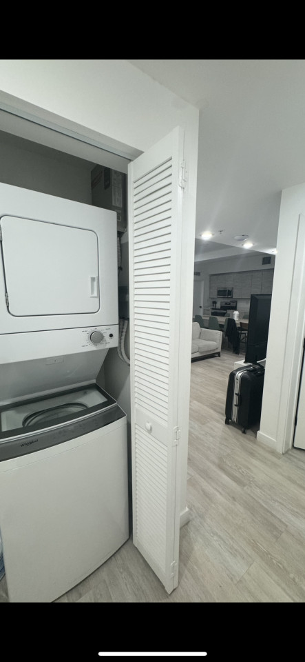  Furnished Ensuite In Shared 5 Bed 3 Bath  -  Relaxing & Quiet House nearby Calle Ocho Plaza Apartment  - Gallery -  21