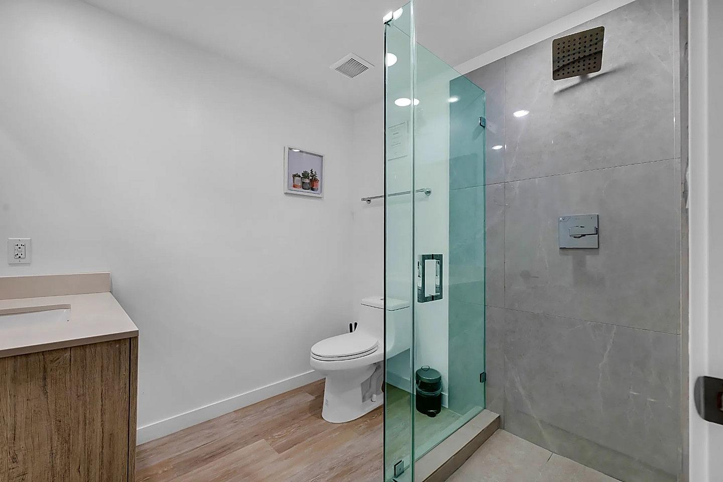 Furnished Ensuite In Shared 5 Bed 3 Bath - Relaxing & Quiet House nearby Calle Ocho Plaza - Gallery - 2