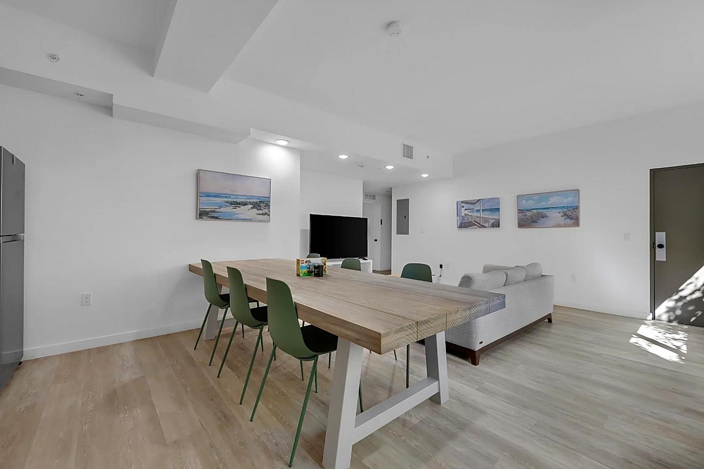  Furnished Ensuite In Shared 5 Bed 3 Bath  -  Relaxing & Quiet House nearby Calle Ocho Plaza Apartment  - Gallery -  1